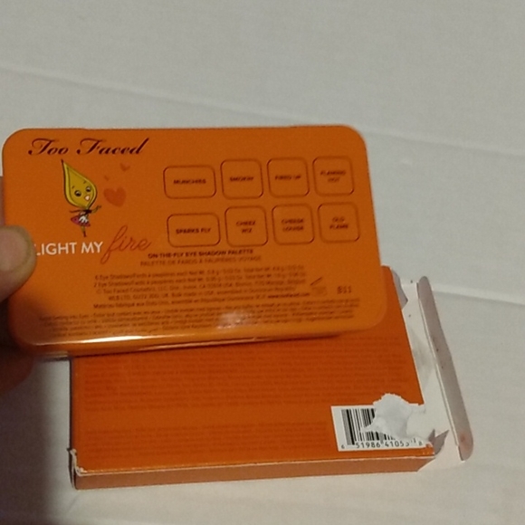 Too faced light my fire palette smells like cinnamon hearts - Picture 6 of 6